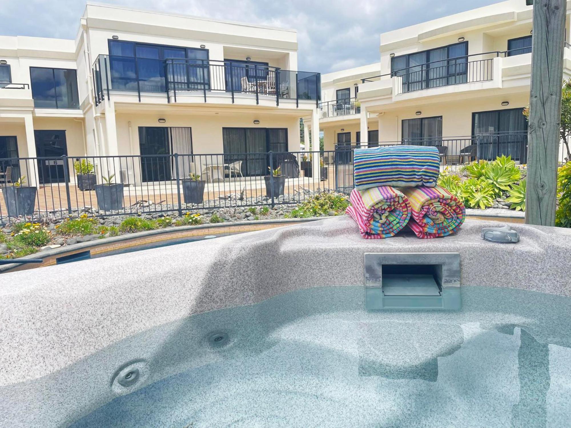 Ocean Breeze Resort Pauanui Esterno foto